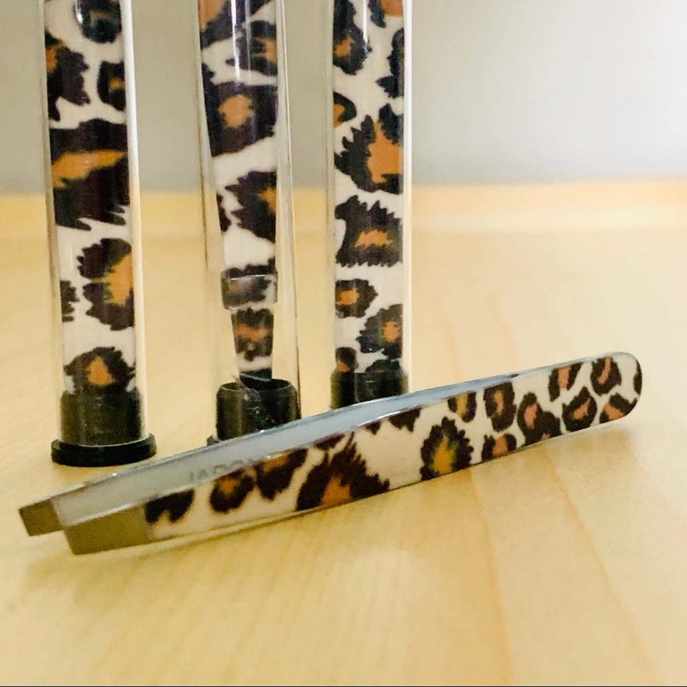 ‼️SOLD‼️ NWT leopard Japonesque tweezers